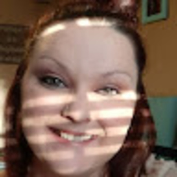 Meet your Posher, Nicole - Picture 1 of 1